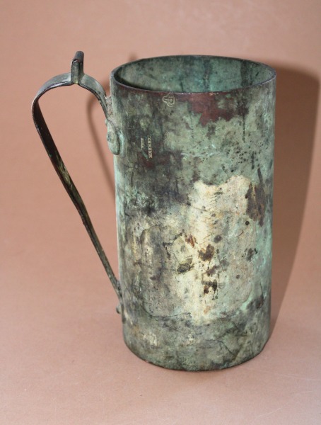 Measuring cup, bronze, 1895, Schweinn h 19.5 cm; d 10 cm