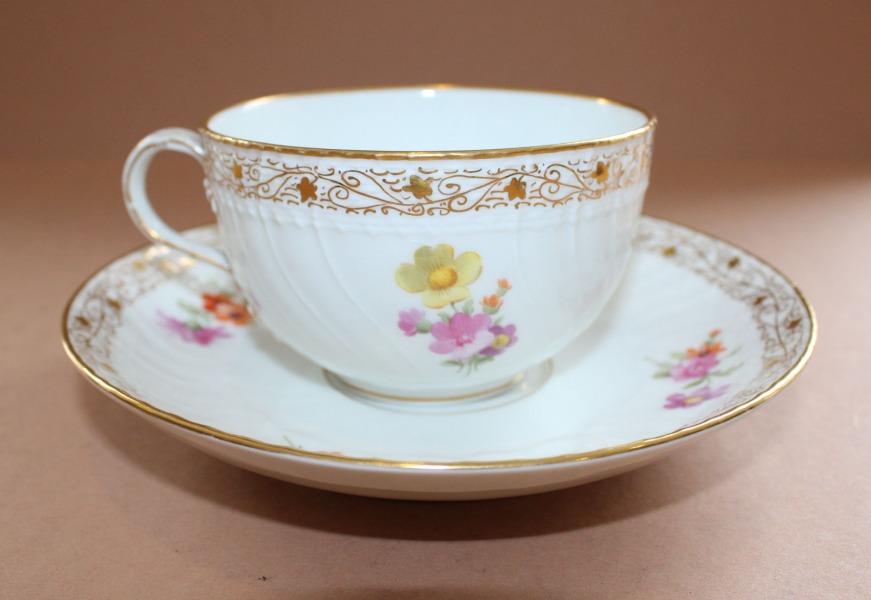 Krūze/apakštasīte, porcelāns, KPM, ar rokām apgleznota, parakstīta, 1900. gadi