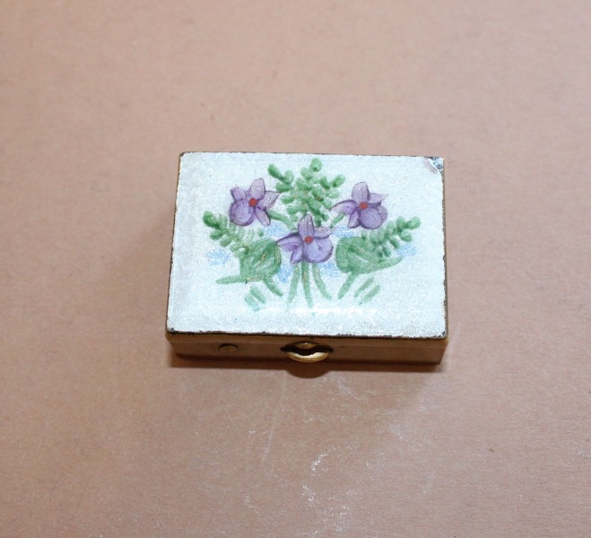 Opija kaste, emalja, 2,7x3,7 cm