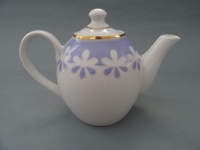 RPR - Tējkanna ar lilla ziediem, porcelāns, h 11,5 cm