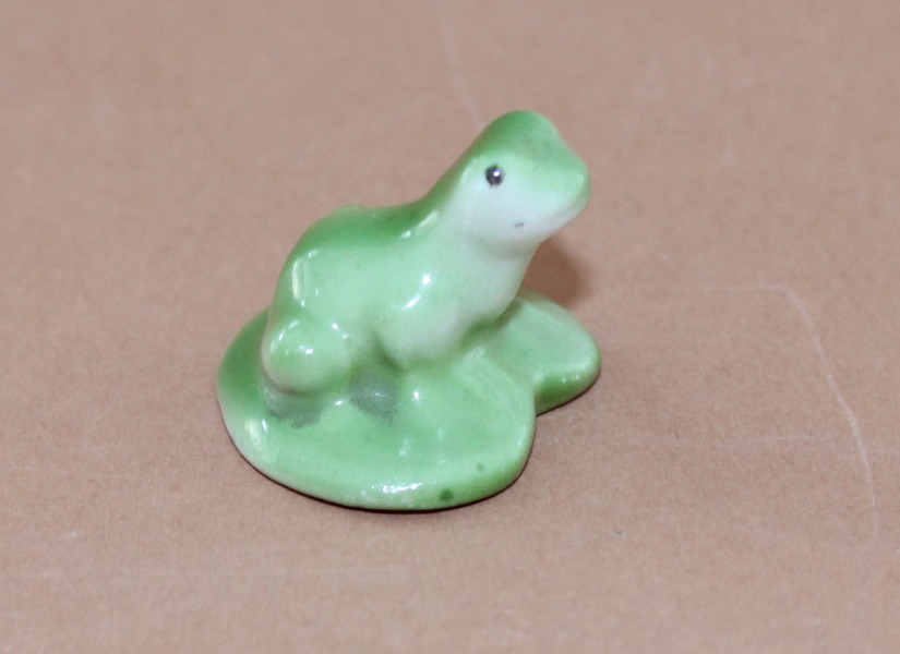 Vardīte, porcelāns h 2.5 cm; d 2.7 cm