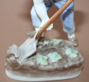 Zēns dārzā, Anglija, porcelāns, h 16.5 cm