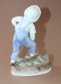 Zēns dārzā, Anglija, porcelāns, h 16.5 cm