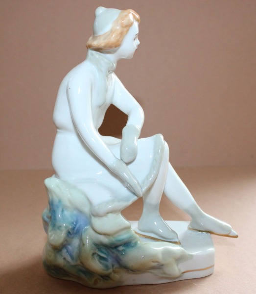 Skater, porcelain, RPF, 14.5x10 cm, 1948-1967