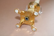 Zeltīts svečturis ar kristāliem h 13.5 cm