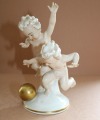 Zēni ar bumbu, porcelāns, Vācija, augstums 18 cm