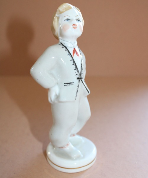 RPR - Dejotājs, porcelāns, h 14 cm