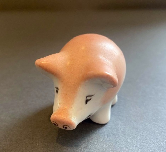 Piglet, porcelain, RPR, 3x4 cm