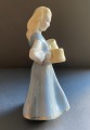 Meitene ar alus krūzēm, porcelāns, RFF, augstums 15 cm