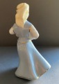 Meitene ar alus krūzēm, porcelāns, RFF, augstums 15 cm