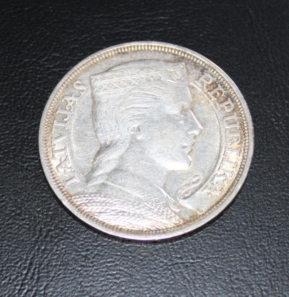 Sudraba moneta 5 lati