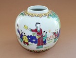 Chinese vase, porcelain h 13 cm; d 13 cm