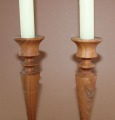Деревянные подсвечники со свечами высотой 19 см