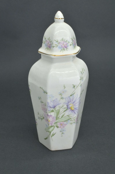 Vase with lid, porcelain, Bone China, England, h 24 cm
