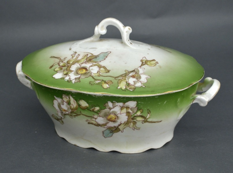 Фарфоровое сервировочное блюдо Gardner с крышкой. Декор. 22х16х12 см. С дефектом.