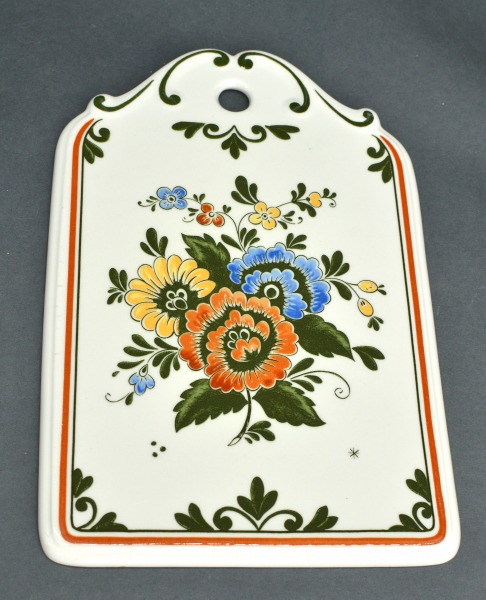 Фарфоровая тарелка для сыра