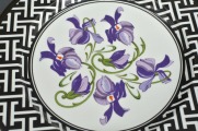 Фарфоровая тарелка Ирис с декором Беатриче Карклини. 29 см