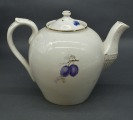 Фарфоровый чайник со сливами. 27х20 см. С дефектом.
