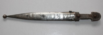 Старинный серебренный кавказский кинжал, украшенный филигранью