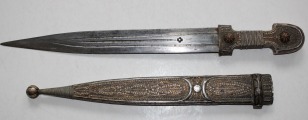 Старинный серебренный кавказский кинжал, украшенный филигранью
