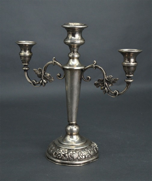 Серебряный подсвечник с дефектом. 564 г. с начинкой. 830 проба.