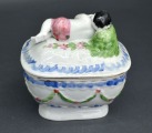 Kuznetsov casket with lid. Russian Empire. 12x12x10 cm