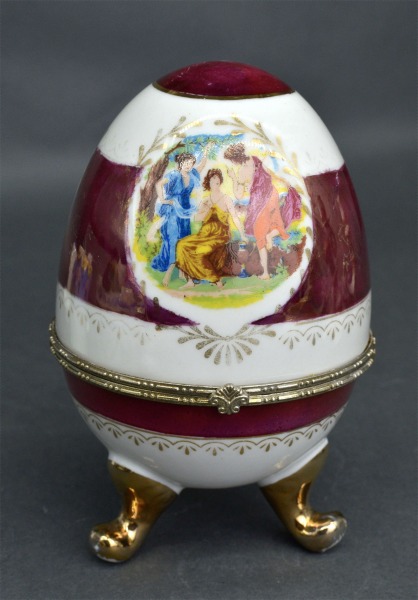 Porcelain casket Ola. Hand-painted. Height 15 cm