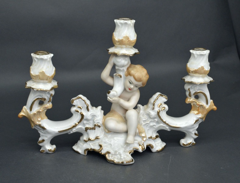 Porcelāna svečturis. Eiropa. 19x28x12 cm