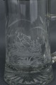 Стеклянная пивная кружка с гравировкой на тему рыбаков. С крышкой. Высота 19 см.