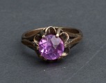 Серебряное кольцо с розовым камнем