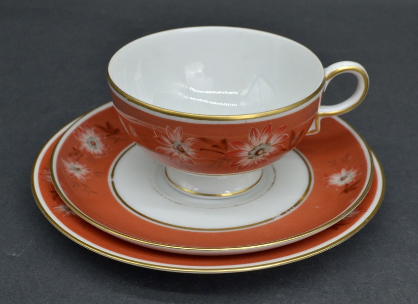 Kuzņecova, Latvija, trio. Tasītei 9,5. Lielākā 16 cm. Mazākā 14 cm