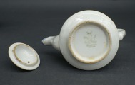 Kuzņecova porcelāna tējkanna. Latvija.