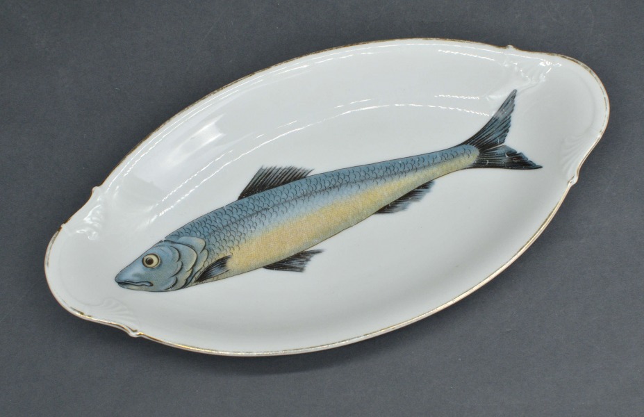 Lange braun zivju servējamais šķīvis. 26x14 cm