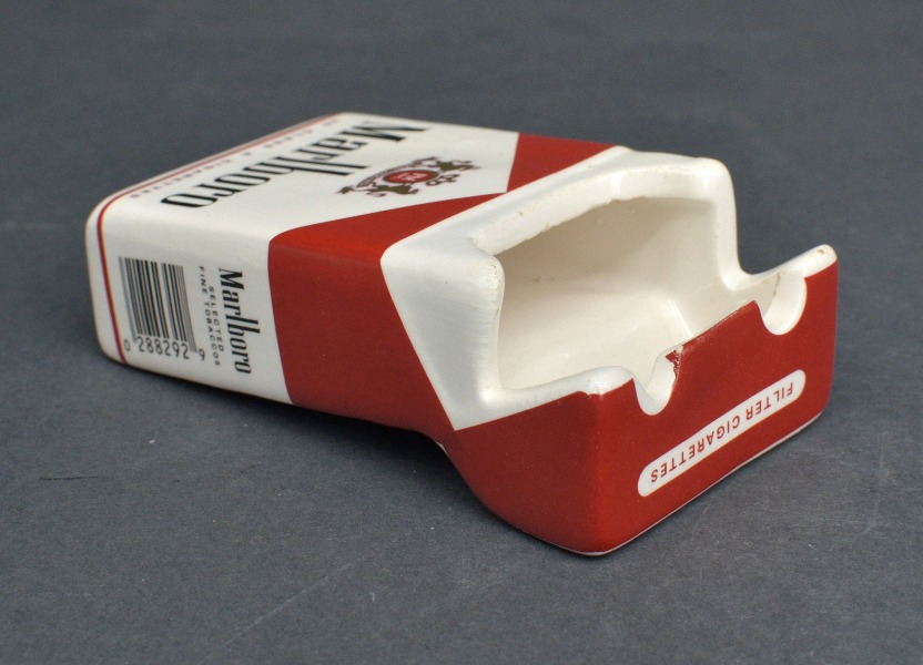 Pelnutrauks Marlboro. Eiropa. 4x6x10 cm