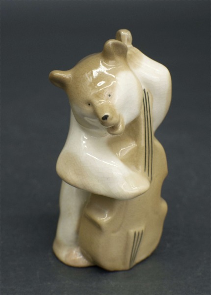 Porcelāna figūra "Lācis ar kontrabasu". 1960tie. LFZ.  8 cm