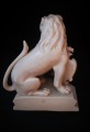 Porcelāna figūriņa Lauva ar Bavārijas vairogu. Nimfenburga.