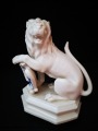 Porcelāna figūriņa Lauva ar Bavārijas vairogu. Nimfenburga.