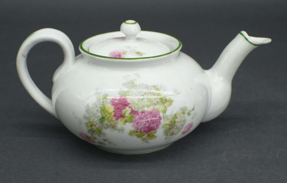 Porcelāna tējkanna ar ziediem