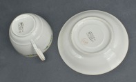 Tasīte ar apakštasīti Bitīte. RPFF. Rīga. 9 un 15 cm