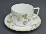 Tasīte ar apakštasīti. Rosenthal. Dekols ar mežrozītēm. 12 un 7 cm 