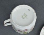Tasīte ar apakštasīti. Rosenthal. Dekols ar mežrozītēm. 12 un 7 cm 