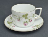 Tasīte ar apakštasīti. Rosenthal. Dekols ar mežrozītēm. 12 un 7 cm 