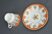 Tasīte ar apakštasīti. Zeltījums, oranžs dekols. 8 un 15 cm