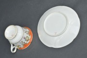 Tasīte ar apakštasīti. Zeltījums, oranžs dekols. 8 un 15 cm