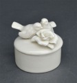 Dārglietu porcelāna trauciņš ar putniņiem. 7x7 cm