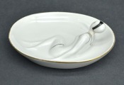 Porcelāna dārglietu trauks ar peldētāju. Kuzņecovs, Latvija. 11,5x9,5 cm