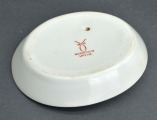 Porcelāna dārglietu trauks ar peldētāju. Kuzņecovs, Latvija. 11,5x9,5 cm