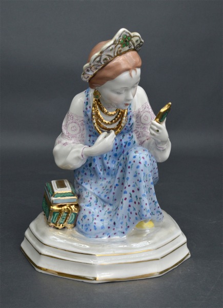 Porcelāna figūra Malahīta lādīte. Taņuška un tantes dāvana. 1957. Duļevo. PSRS. 155x160x210 cm