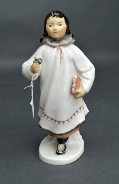 Porcelāna figūriņa Jakutiete. Autors B. Velihova. 1952. 20 cm