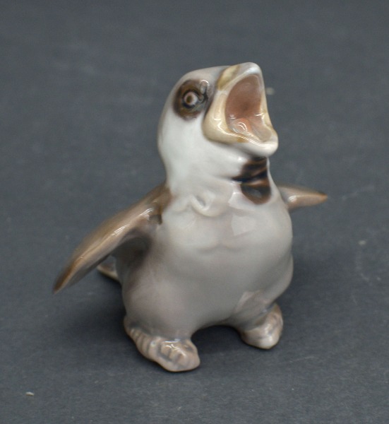 Porcelāna putniņš pelēks Bing and Grundhal. Dānija.  7 cm